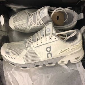 Brand New ON Running Cloud Flyers Women’s Size 8